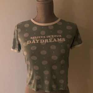 EMPYRE Believe in your daydreams Cropped Tee